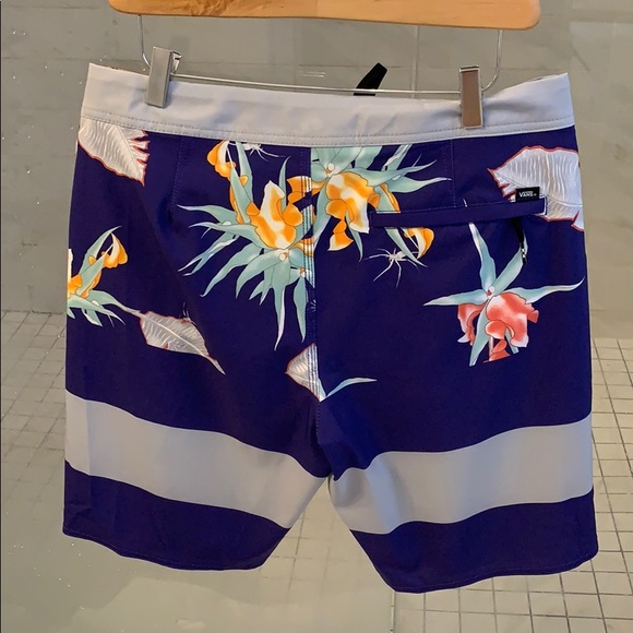 NWT Van’s shorts - Picture 6 of 6
